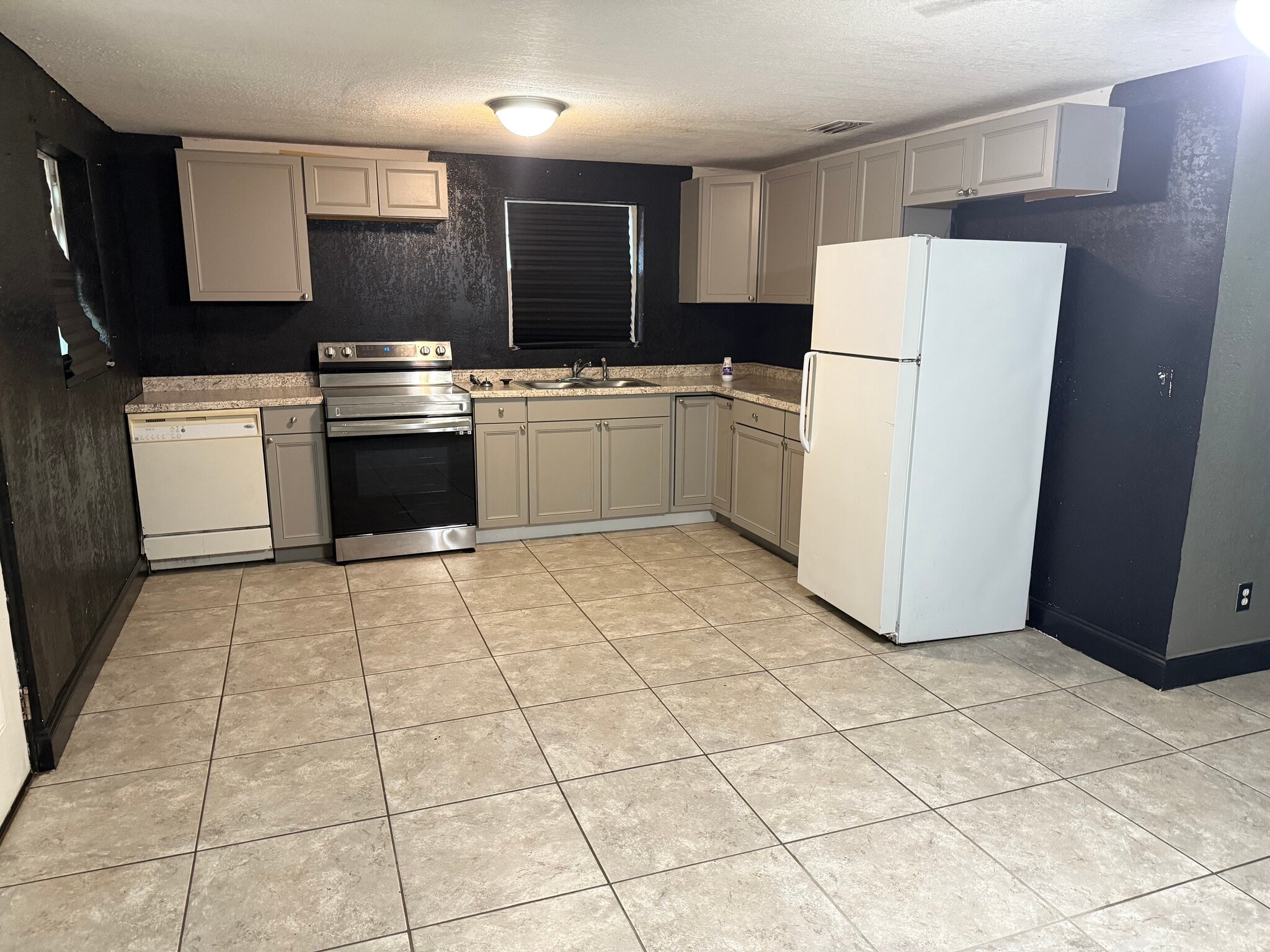 Building Photo - 1583 Garden Ave
