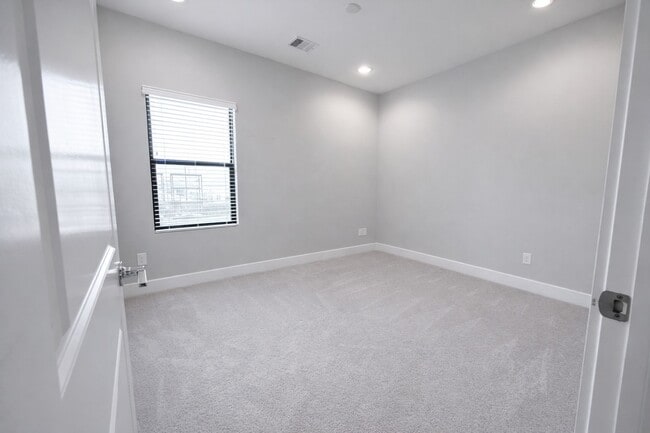 Building Photo - 10806 Warwana Rd