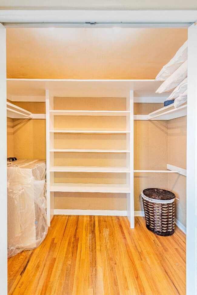 Building Photo - 444 Sierra Dr SE