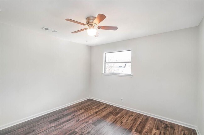 Building Photo - 405 Steeple Ridge Rd