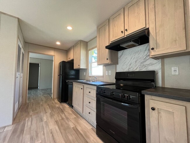 Building Photo - 3110 Victory Dr