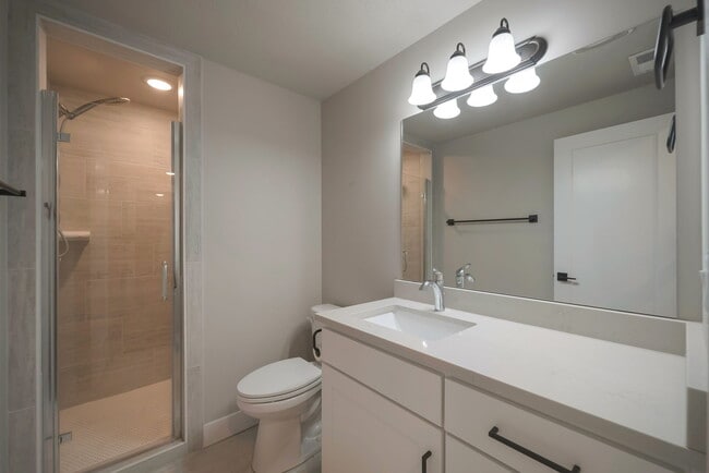 Building Photo - 316 S 380