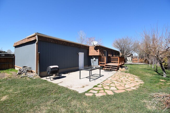 Building Photo - 5 Bedroom 3 Bathroom Home in Sandy!