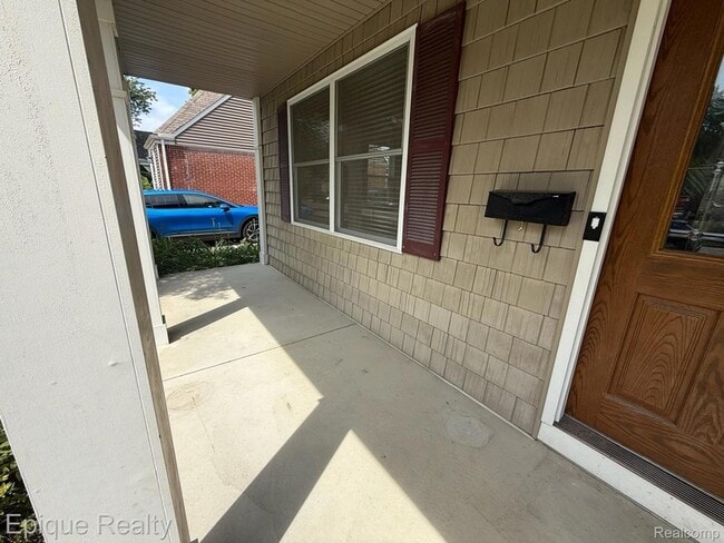 Building Photo - 1846 Oakshire Ave