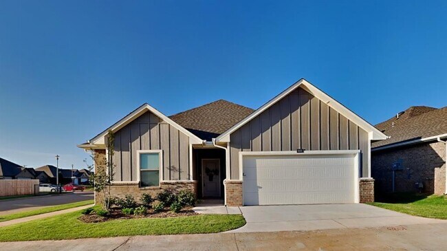 Building Photo - 6901 Labelle Dr