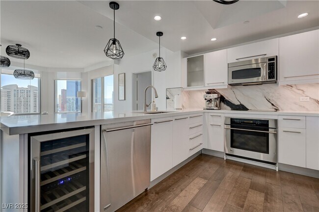 Building Photo - 222 Karen Ave