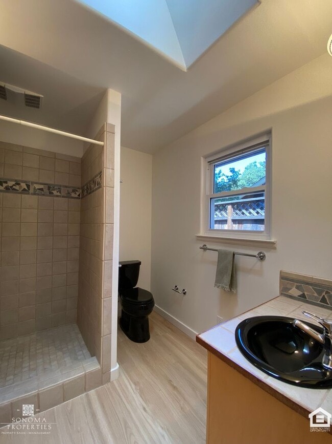 Building Photo - Inviting 3BD/2BA Home in Glen Ellen