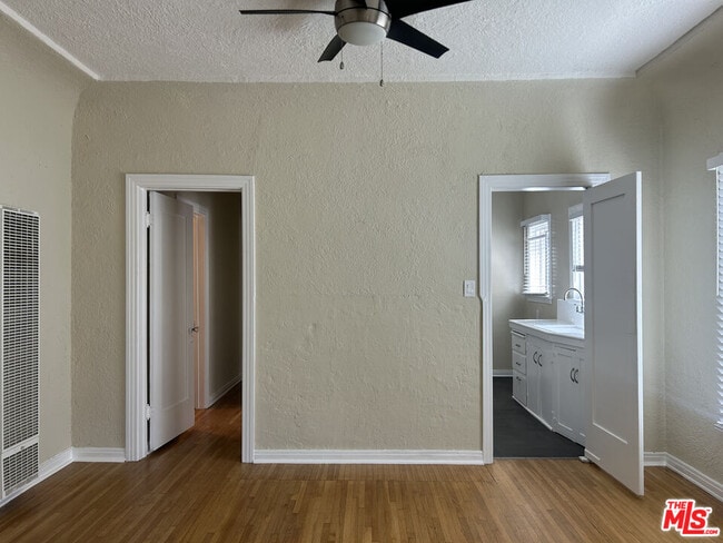 Building Photo - 3642 Mentone Ave