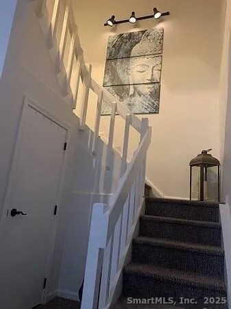 Building Photo - 839 Main St