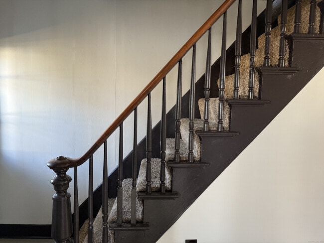 Building Photo - 15 Freestone Ave