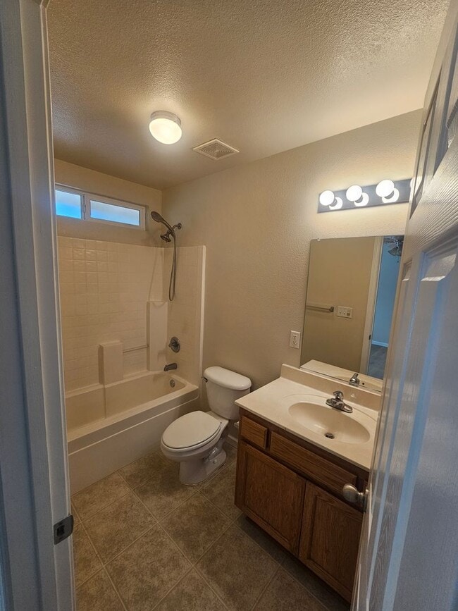 Building Photo - Spacious 3-Bed, 2-Bath Duplex with Private...
