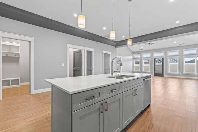 Building Photo - 12505 W Goldcrest St