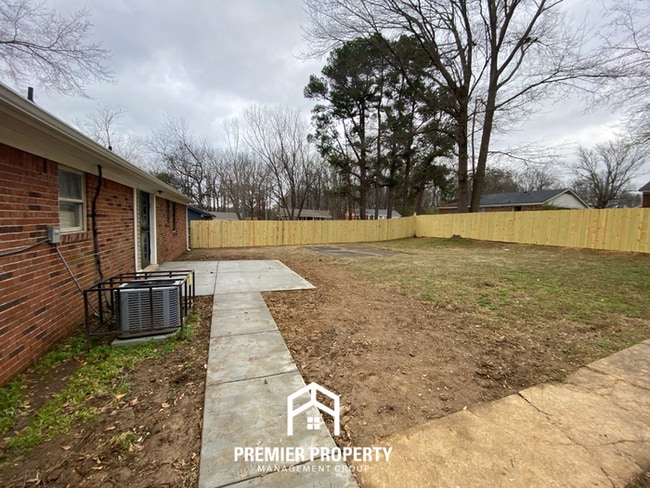 Building Photo - Charming 3BR Memphis Home with Hardwood Floors & Fenced Backyard