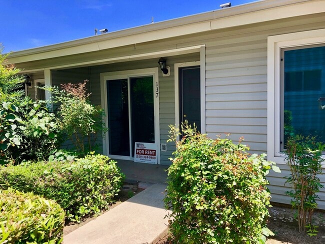 Primary Photo - $1,595 Bullard & HWY 41, 2 Bedroom Condo -...