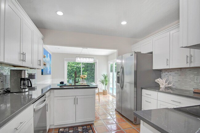 Building Photo - 19 PineHill Trail E