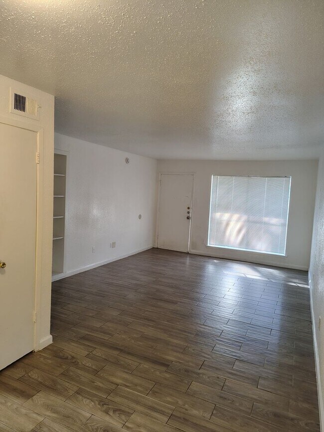 Building Photo - 2 BR 2 BA Condo - Downstairs
