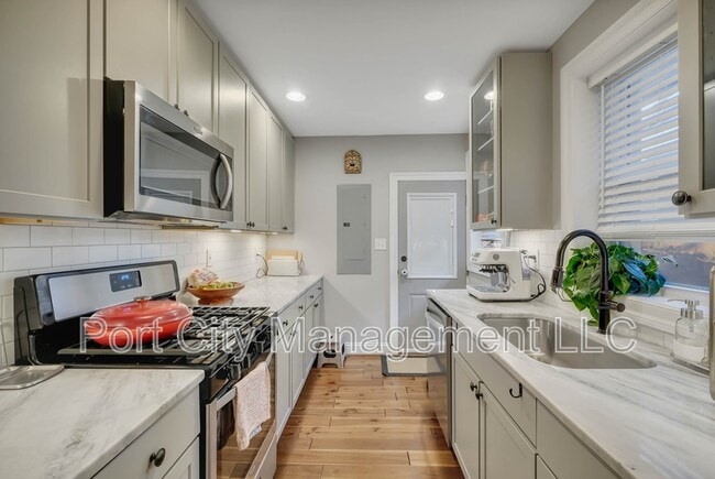 Building Photo - 504 S Milton Ave