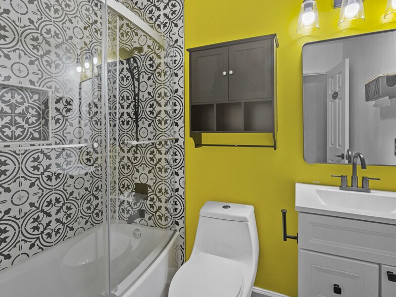 Primary Photo - 2007 Robert Bowie Dr