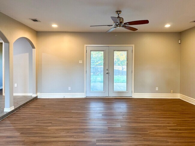 Primary Photo - 4 Bedroom / 2 Bath / 2 Car Garage
