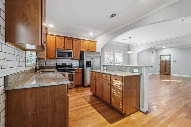 Building Photo - 163 Richmond St SE