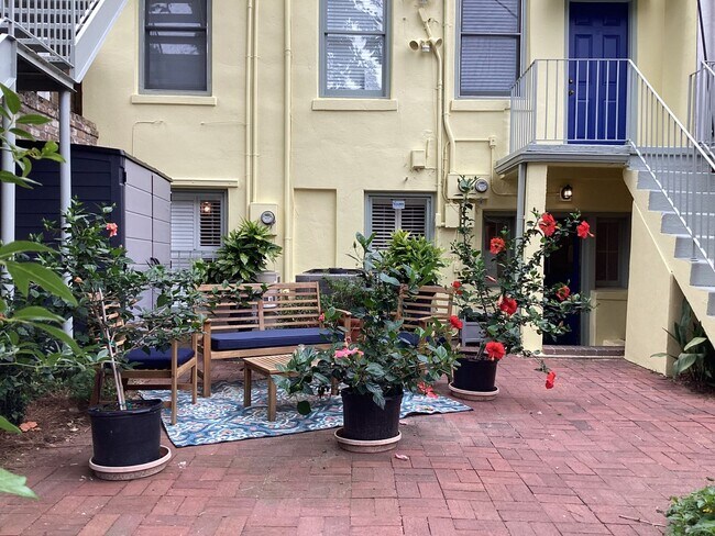 Building Photo - 114 E Jones St