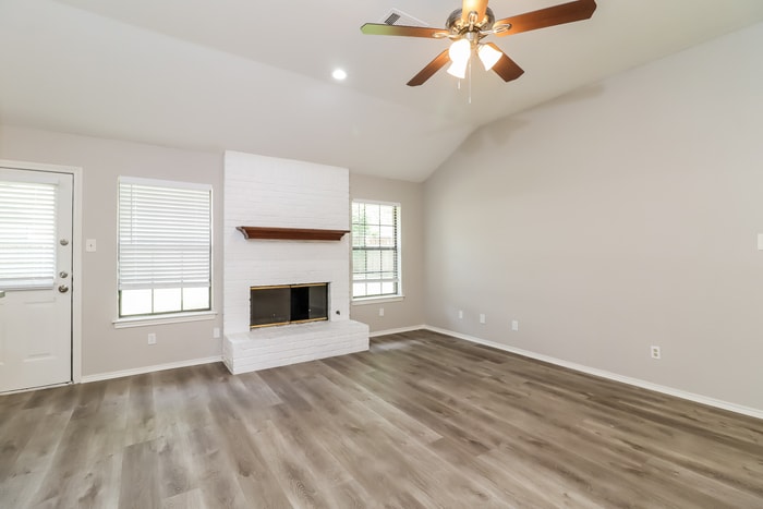 Building Photo - 1207 Belclaire Ln