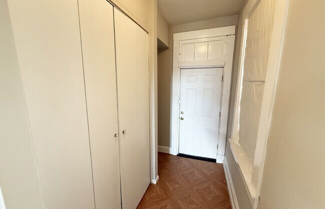 Building Photo - 2902 Jefferson Ave