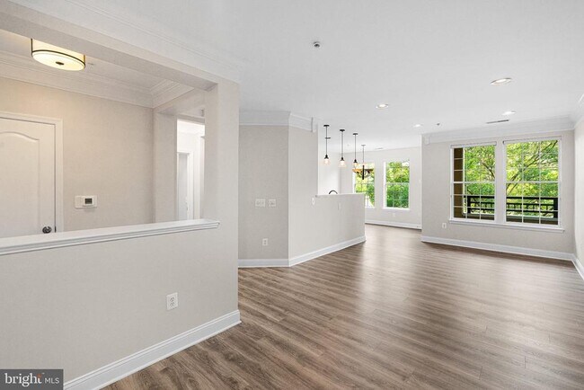 Building Photo - 701 Fallsgrove Dr