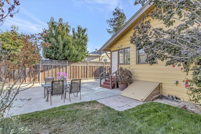 Building Photo - 860 S 8th St