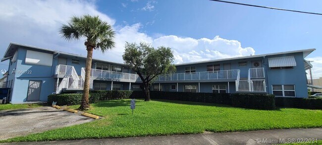 Building Photo - 3856 S Circle Dr