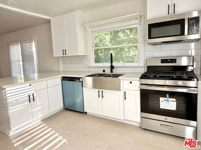 Building Photo - 1262 Kipling Ave