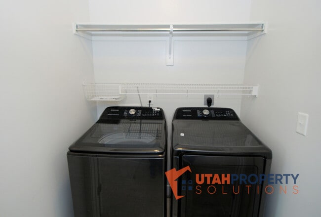 Building Photo - 1734 W Newcastle Ln