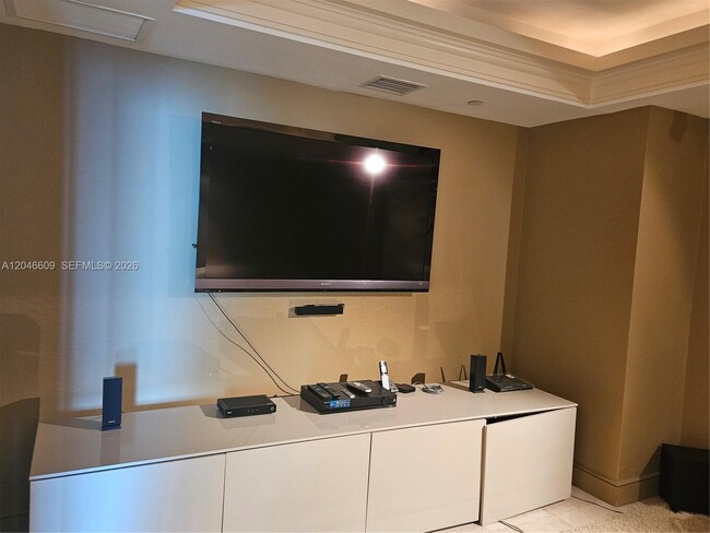 Building Photo - 20201 E Country Club Dr
