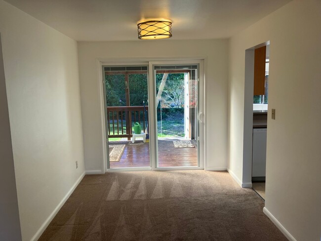 Building Photo - North Seattle 3 Bedroom 1.5 Bath - Well Ma...