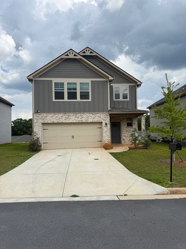 Building Photo - 2763 Jansen Ave