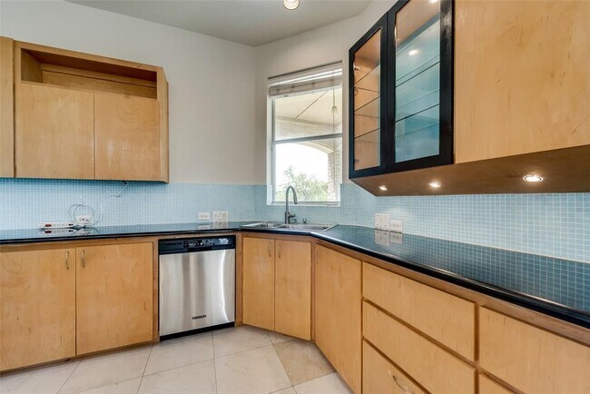 Building Photo - 1271 Carl Dr