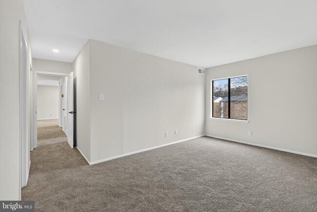 Building Photo - 11230 Cherry Hill Rd