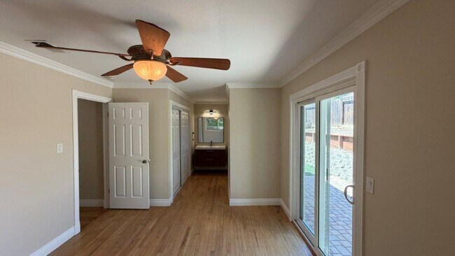 Building Photo - Beautiful Updated 4-Bedroom Martinez Home with Hardwood Floors,  Backyard & Gardener Included