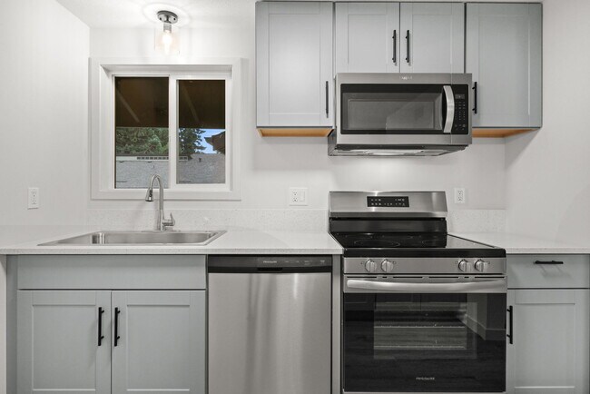 Building Photo - 8027 SW 103rd Ave