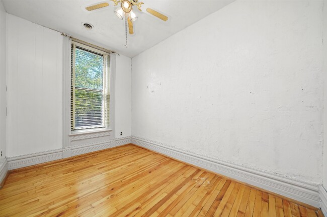 Building Photo - 911 S Loomis St