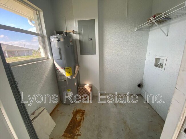 Building Photo - 4543 20th St SW