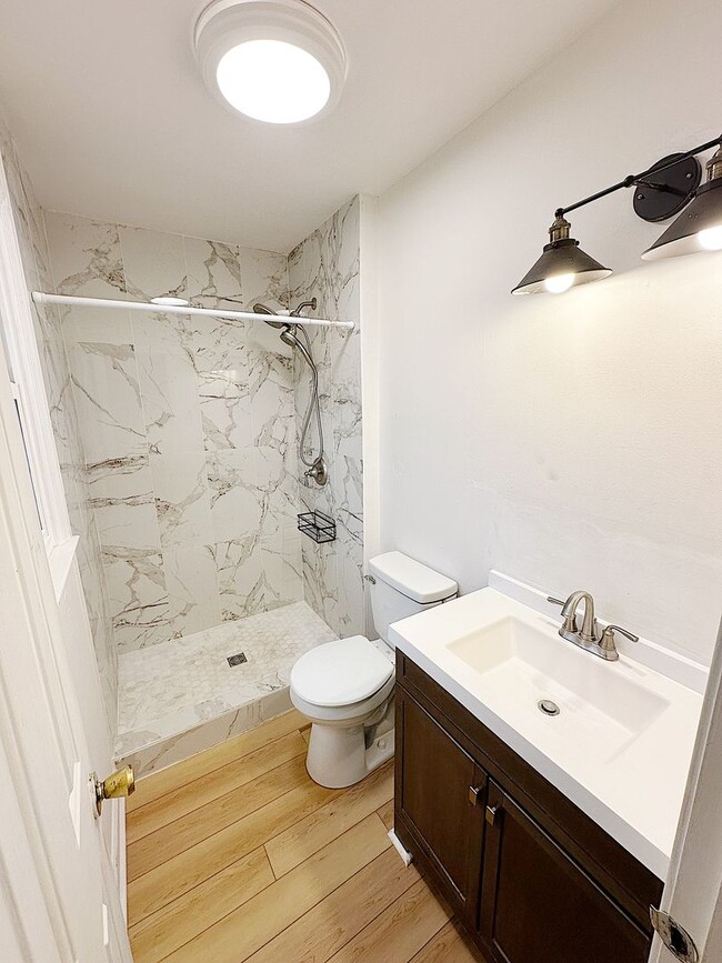 Building Photo - 5 Bed / 3 Bath Home with Finished Basement
