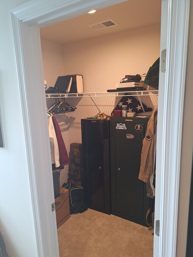 Building Photo - MOVE IN SPECIAL! Outstanding Four Bedroom ...