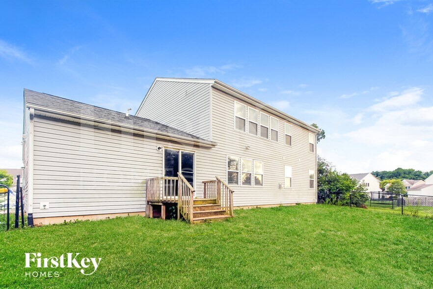 Building Photo - 6802 Harriet Dr