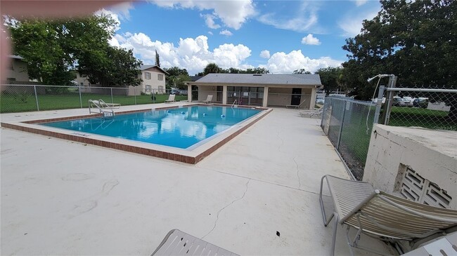 Building Photo - 1904 Honour Rd