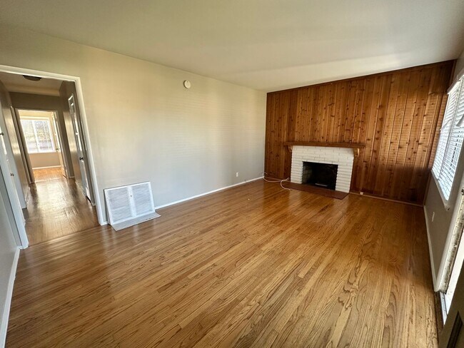Building Photo - FOR RENT – Charming 3-Bedroom Home in South Torrance