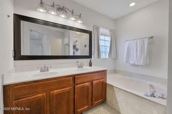 Building Photo - 1453 Lindseys Xing Dr