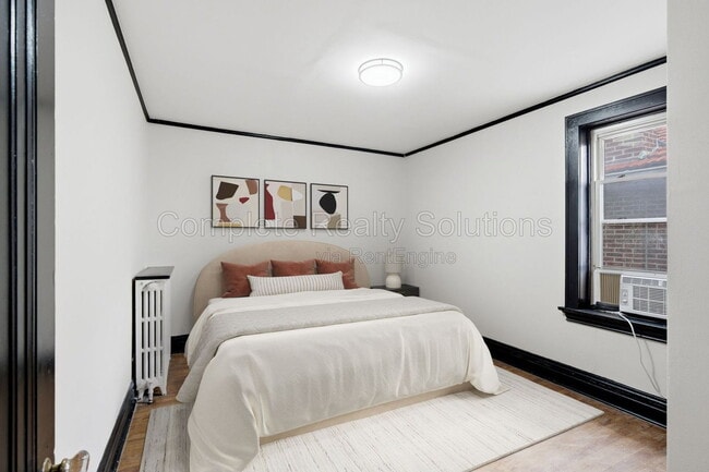 Building Photo - 5055 Lindenwood Ave