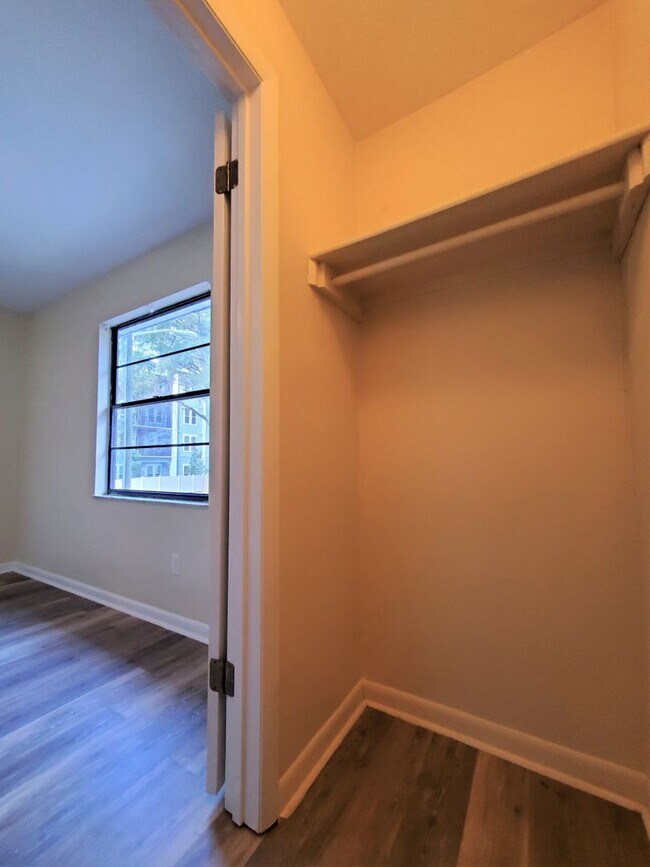 Building Photo - FOR RENT 2 bedroom 1.5 bath townhome