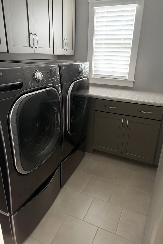 Building Photo - 2-712 S State St